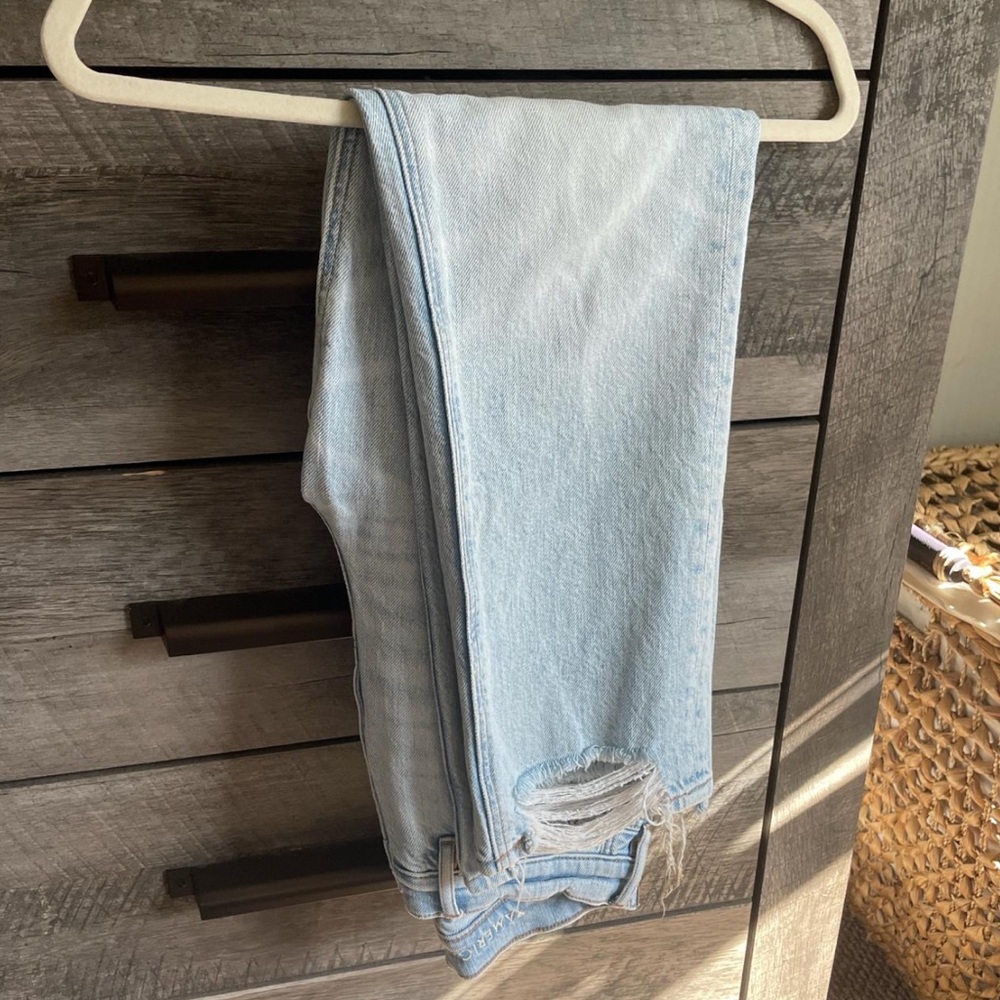 Distressed American Eagle high-waisted mom jeans